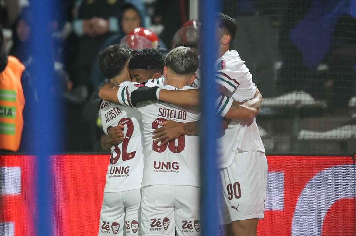 Com Jogador a Menos, Serna Destaca-se e Fluminense Avança na Libertadores ao Superar o Rivadavia