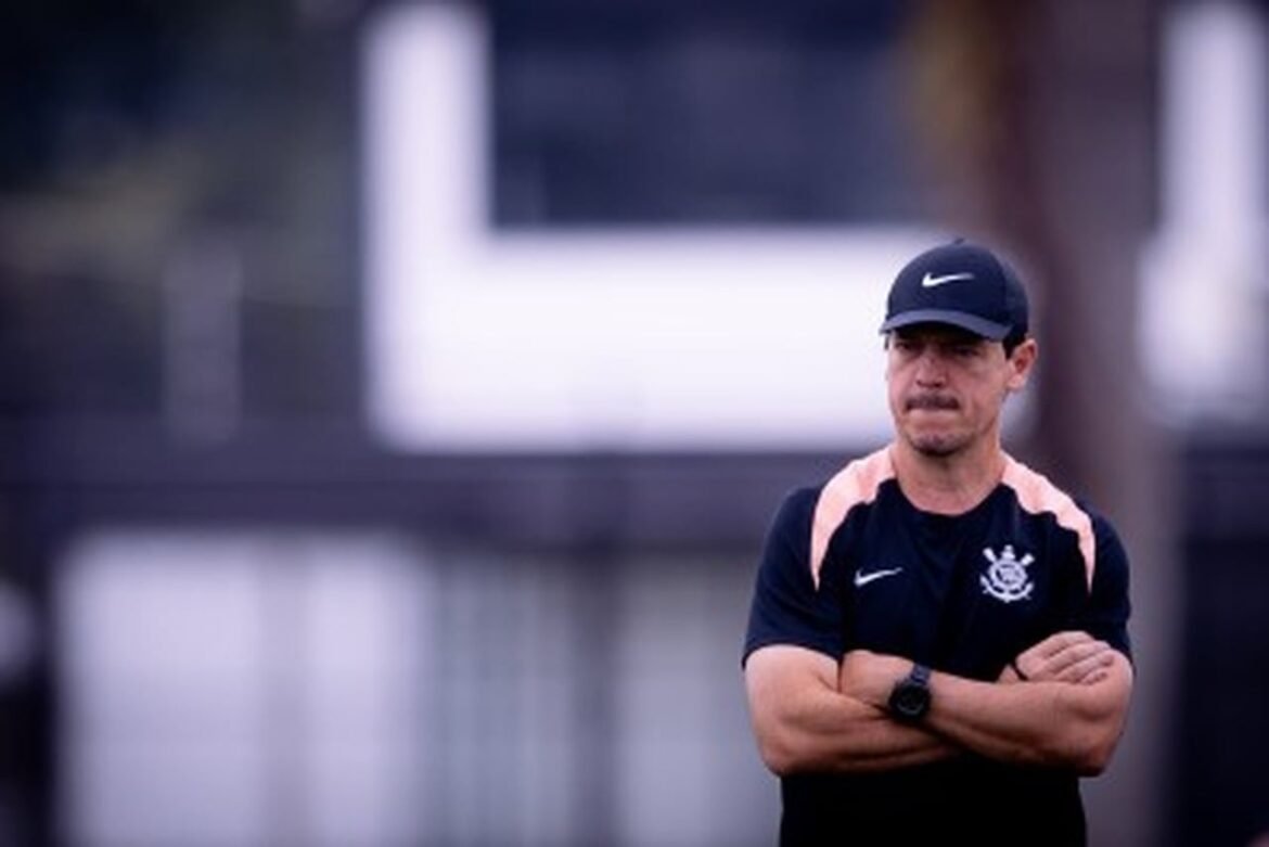 Corinthians renova sua lista para a Libertadores com Alex Santana e novos talentos.