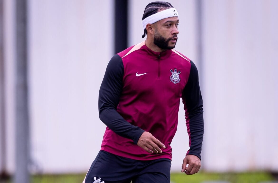 Corinthians solicita que Memphis Depay evite acionar a Fifa por pendências financeiras