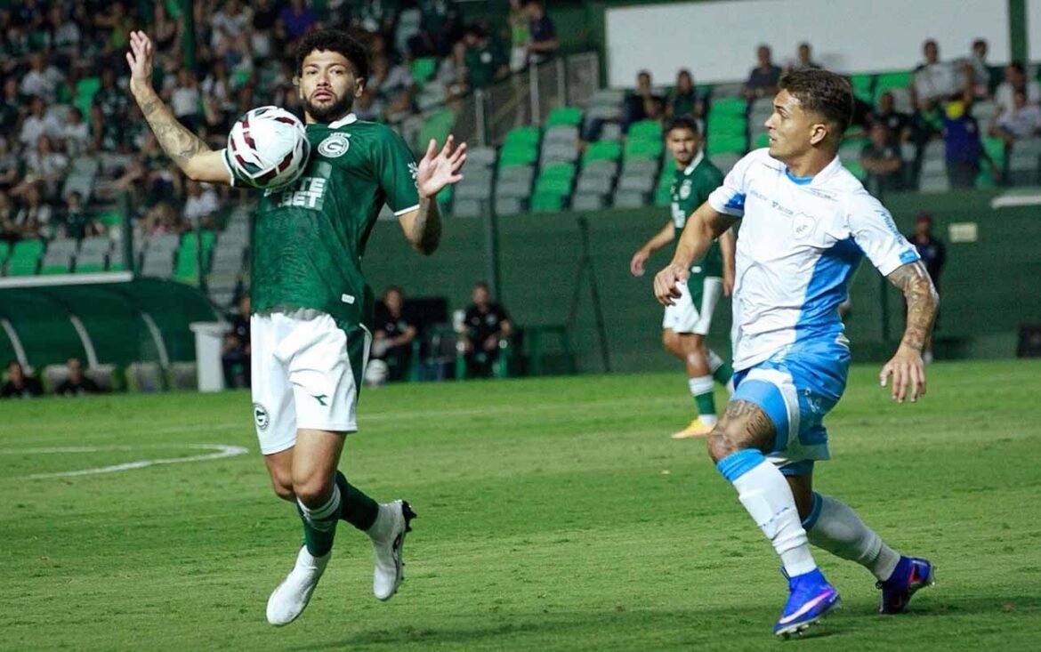 Decisão do VAR em Oito Minutos Garante Vitória do Goiás sobre o Londrina