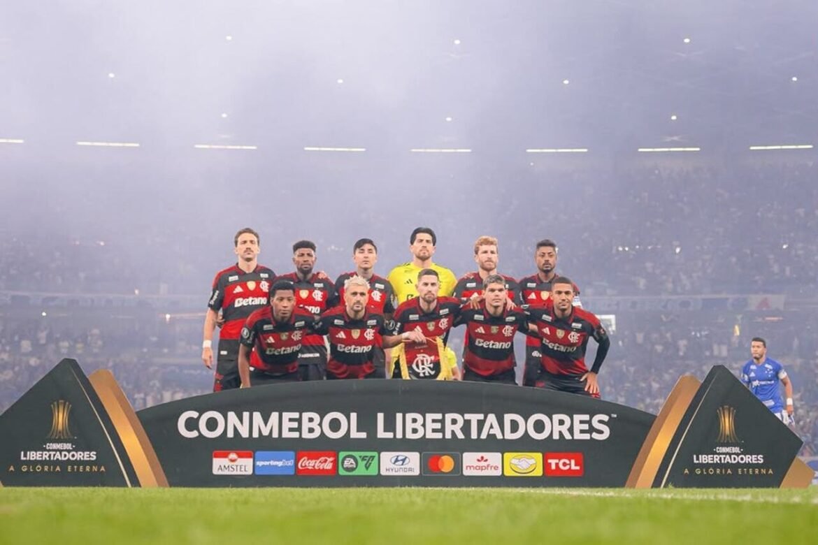 Flamengo anuncia lista de jogadores convocados para confronto decisivo contra o Cruzeiro na Libertadores.
