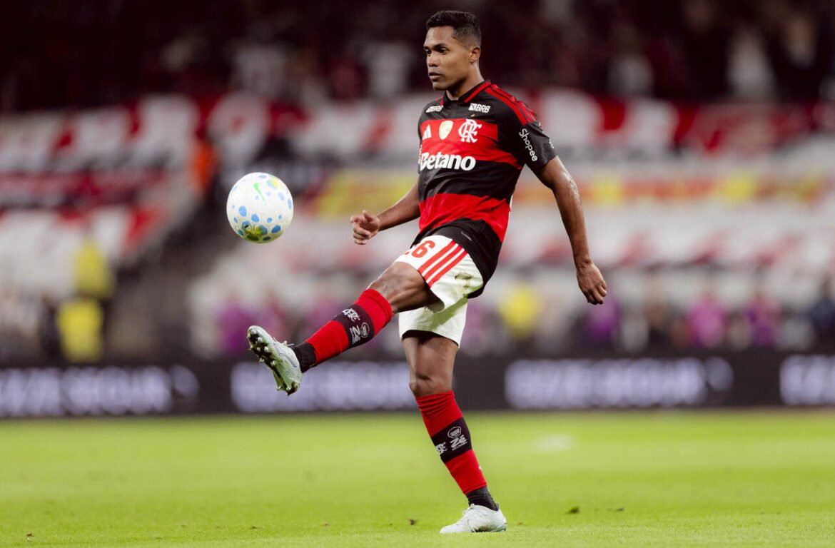 Flamengo divulga lista de jogadores para viagem a Belo Horizonte, mesmo com desfalques