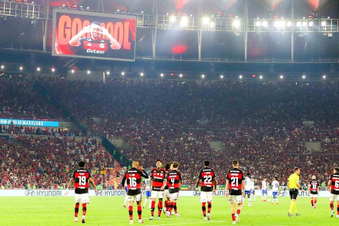 Flamengo e Cruzeiro atraem o maior público da história no Maracanã em 2026