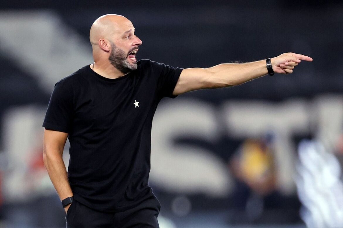 Franclim aponta falhas na performance do Botafogo e pede maior intensidade na equipe