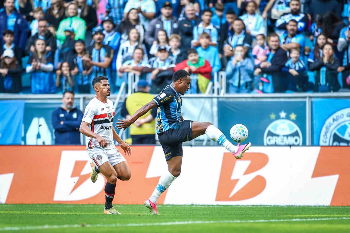 Grêmio supera o São Paulo e deixa a zona de rebaixamento do Brasileirão
