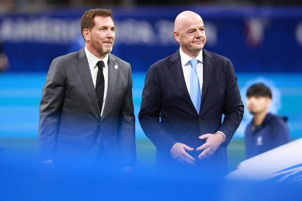 Infantino solicita auxílio da Conmebol em meio à crise na FIFA