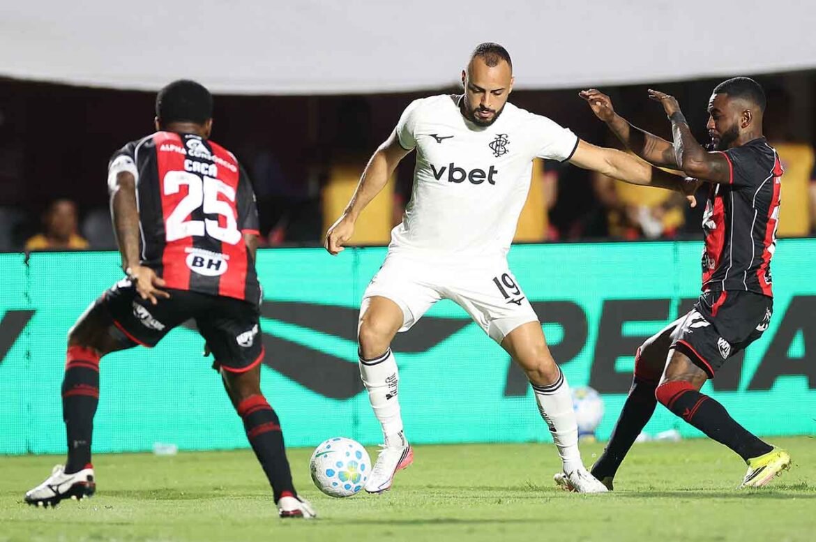 Júnior Santos critica a arbitragem após a derrota do Botafogo