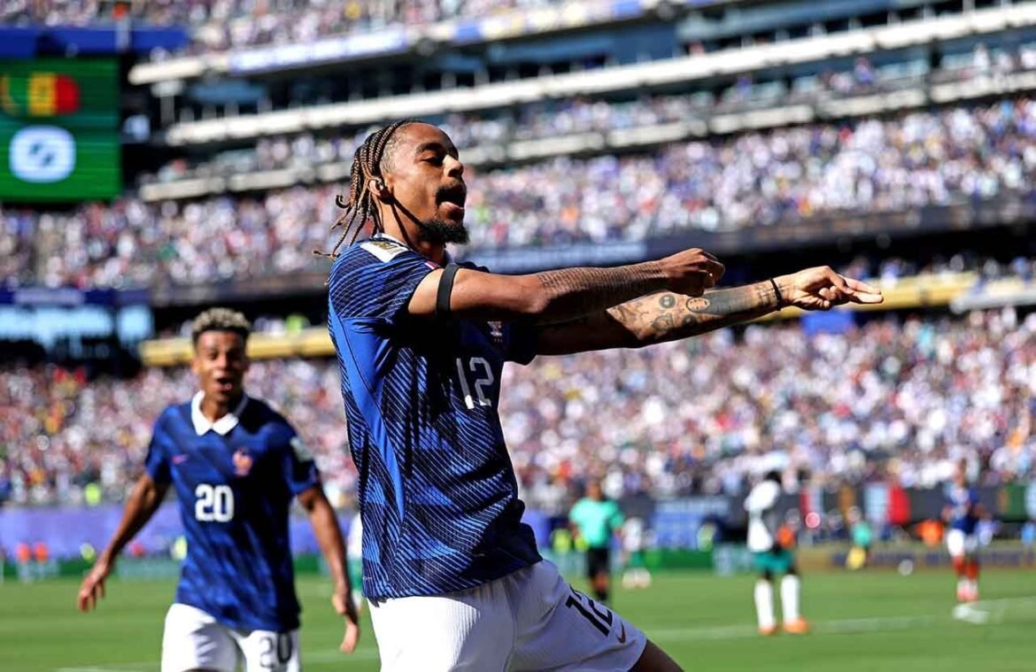 Liverpool faz proposta milionária por Barcola, mas PSG recusa a oferta