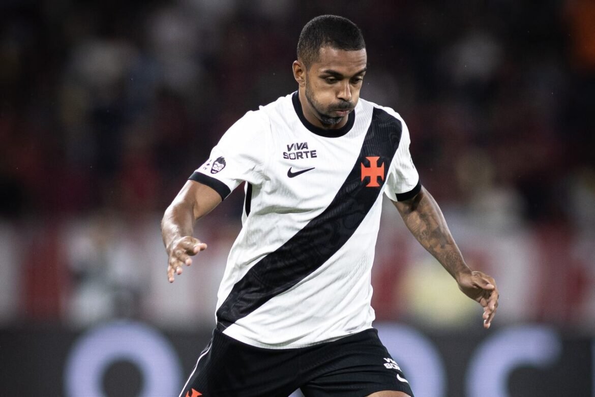 Paulo Henrique ressalta o início da trajetória de Pedro Emanuel no Vasco e envia mensagem importante