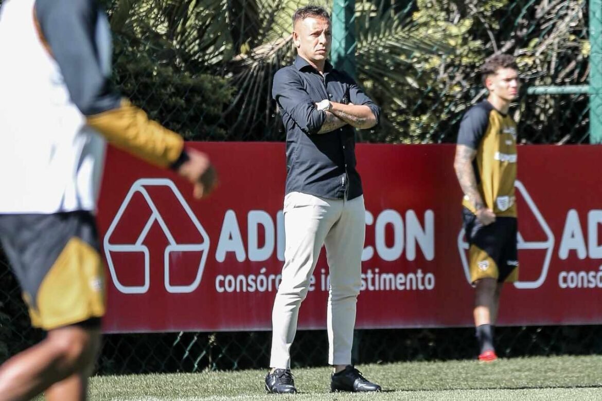 STJD acusa Rafinha de ofensas a árbitro após derrota do São Paulo