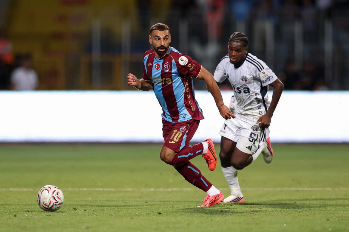 Salah faz sua estreia pelo Trabzonspor em partida do Campeonato Turco