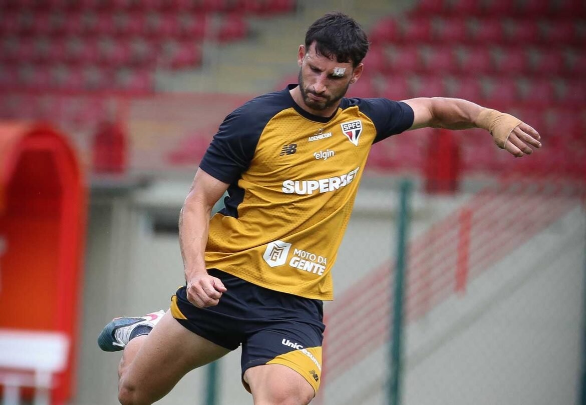 São Paulo e Calleri fecham acordo para extensão de contrato