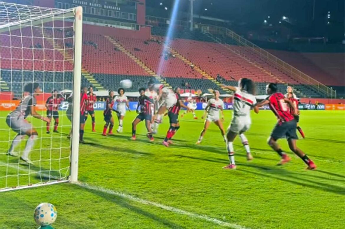 São Paulo vence o Vitória e assume a liderança do Campeonato Brasileiro Feminino