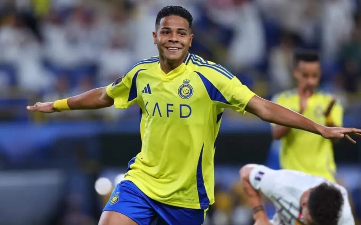 Wesley desembarca em Belo Horizonte para formalizar contrato com o Cruzeiro