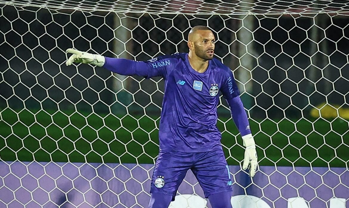 Weverton reconhece a superioridade do Grêmio e destaca importância do empate na Copa do Brasil